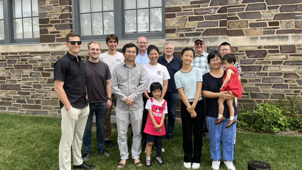 Hongming farewell group photo
